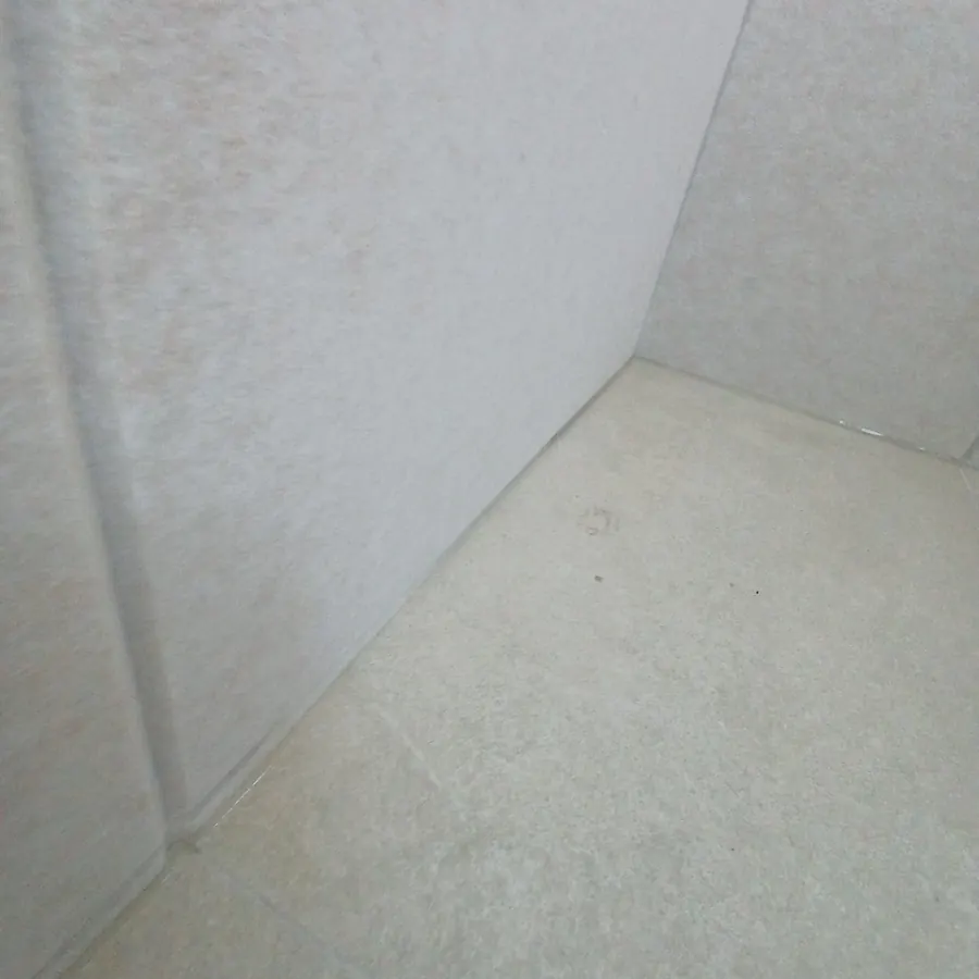 베란다 확장부 틈새 실리콘 마감 사례